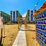 Sunfest Pool & Mamaia Nord شقة Năvodari