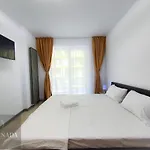 Sunfest Pool & Mamaia Nord شقة 3*